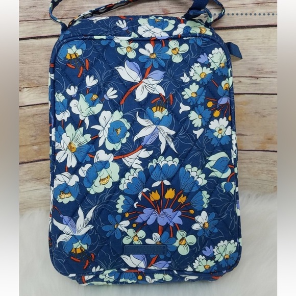 Vera Bradley Handbags - Vera Bradley Floral Bursts insulted lunch bag